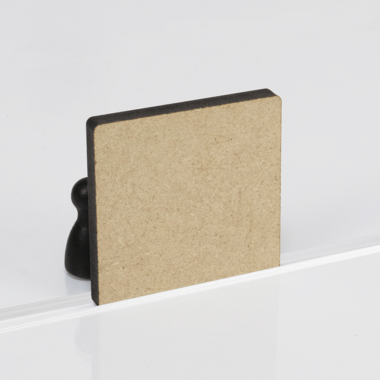 Bruin MDF als vrijstaand materiaalstaal